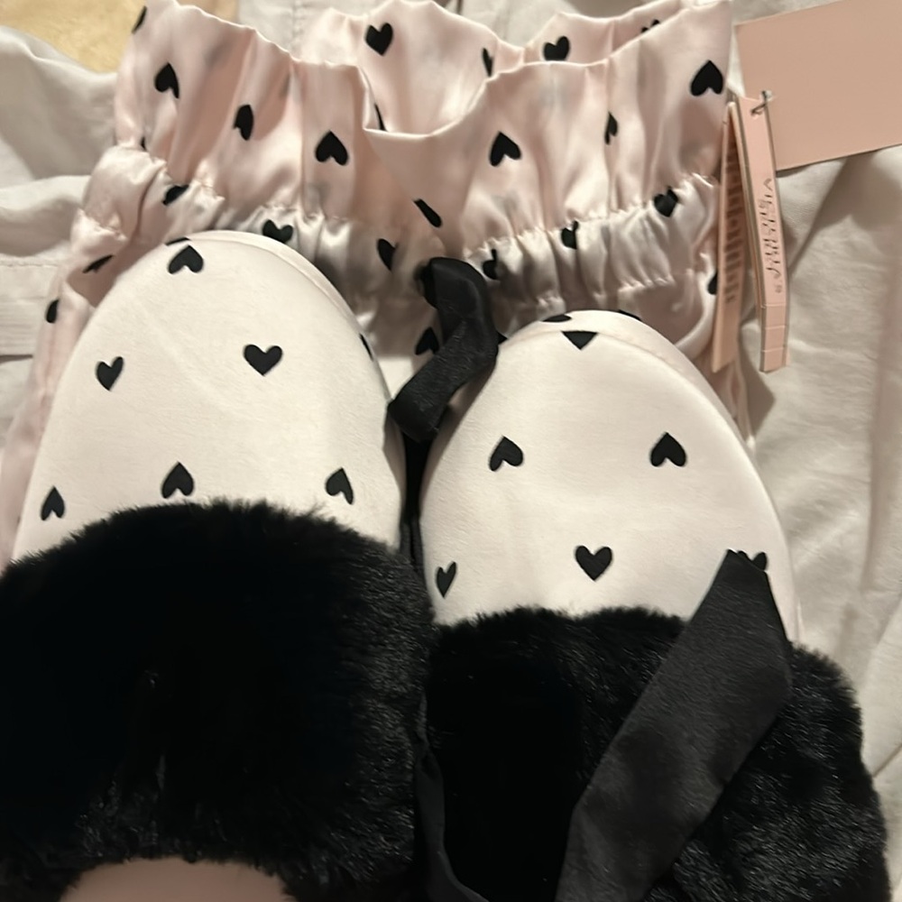 Slippers - Picture 3 of 3